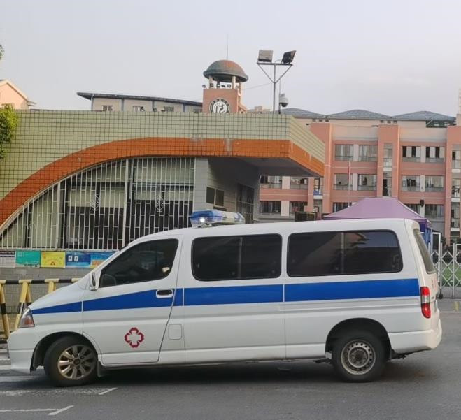 新竹镇救护车出租护送骨折病人一公里多少钱